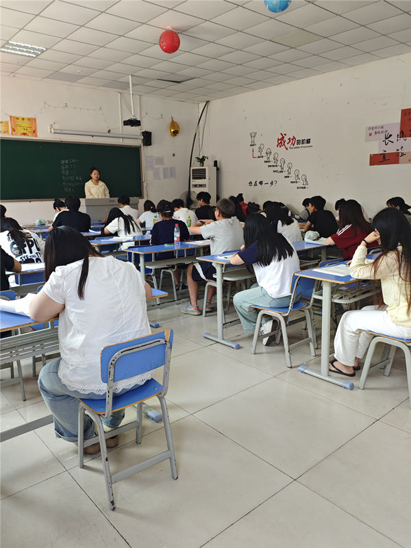 石家庄白求恩医学院期末考试中.jpg