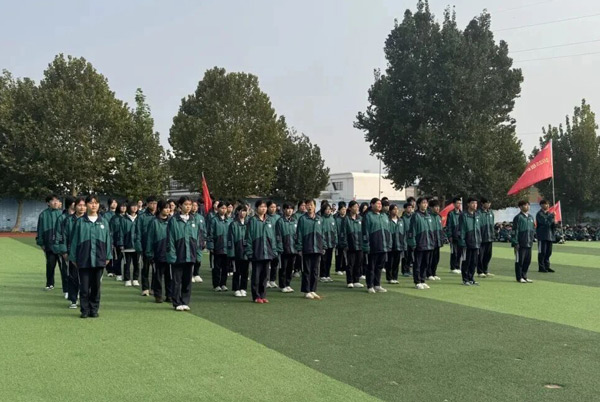 石家庄白求恩医学院2025级新生拓展训练.jpg 石家庄白求恩医学院2025级新生拓展训练.jpg